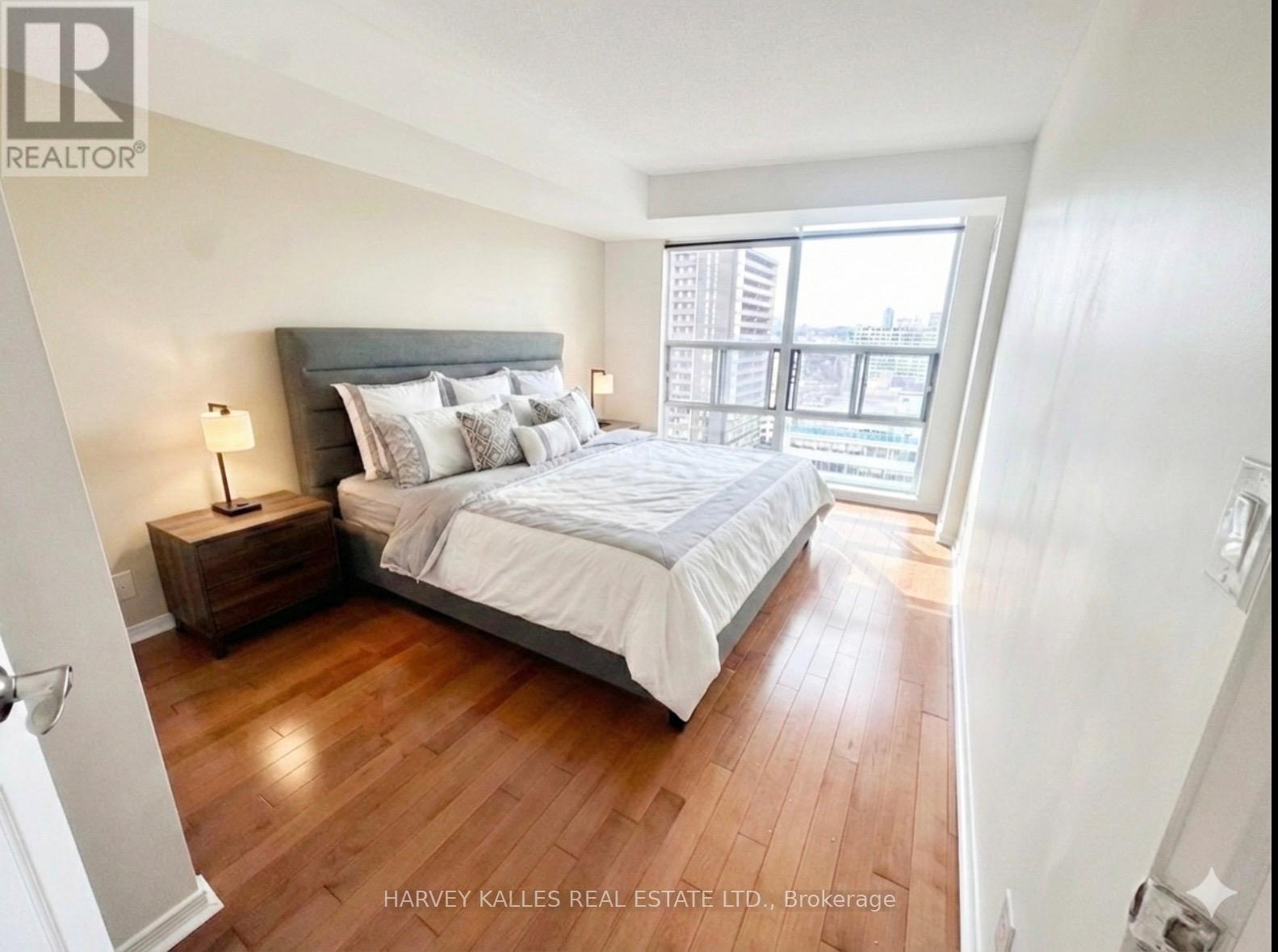 1306 - 736 SPADINA AVENUE