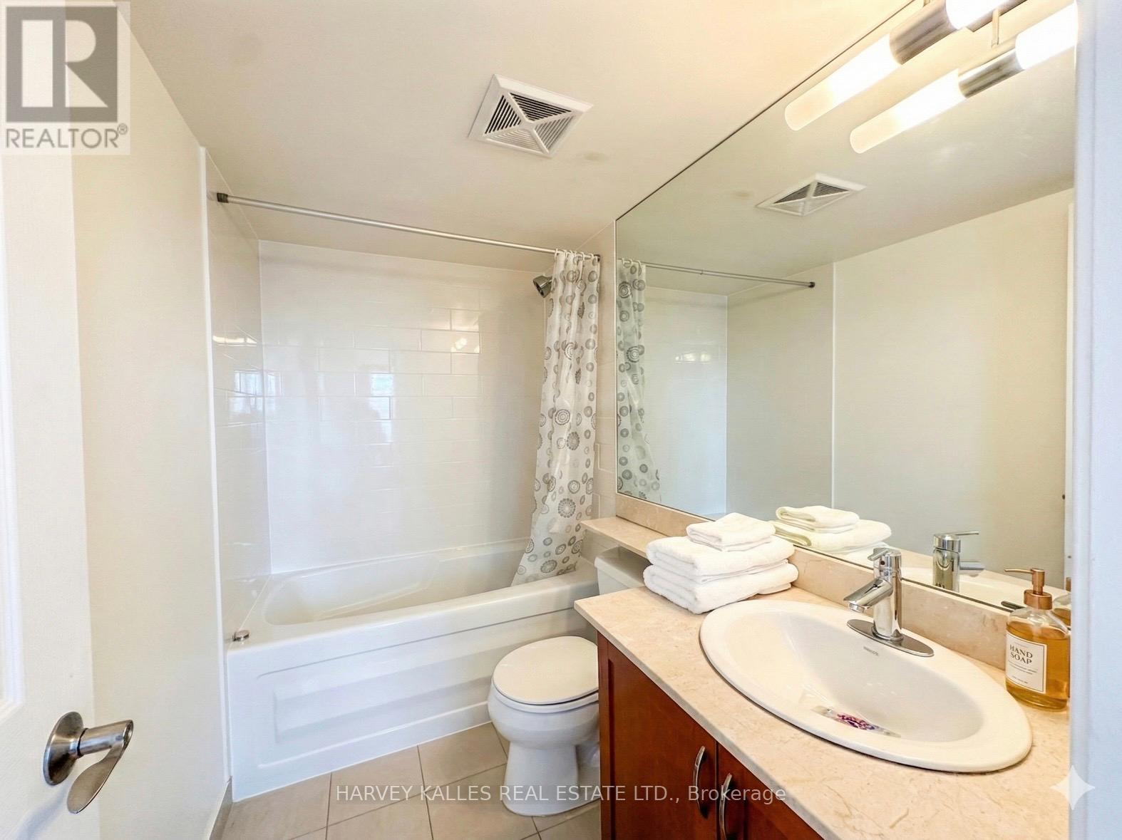 1306 - 736 SPADINA AVENUE