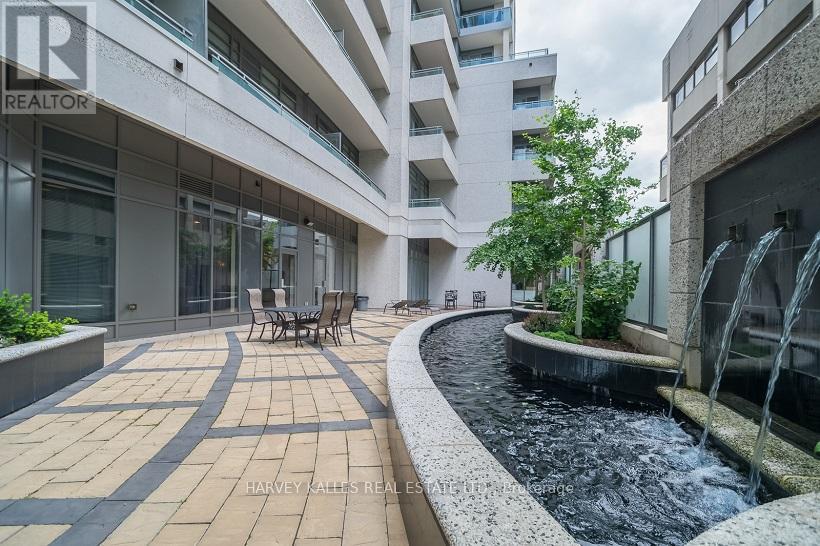 1306 - 736 SPADINA AVENUE