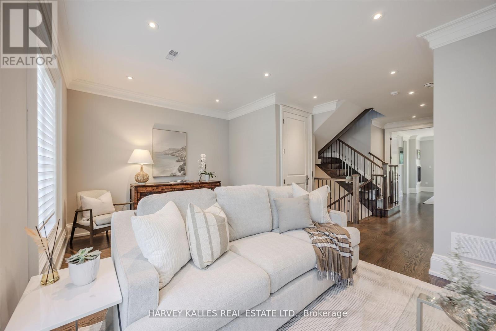 2638A BAYVIEW AVENUE