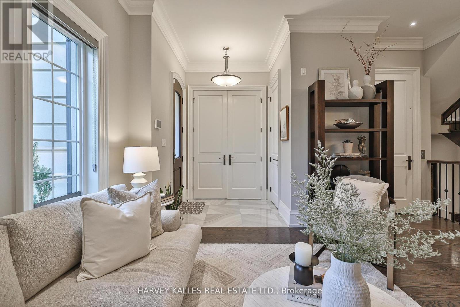 2638A BAYVIEW AVENUE