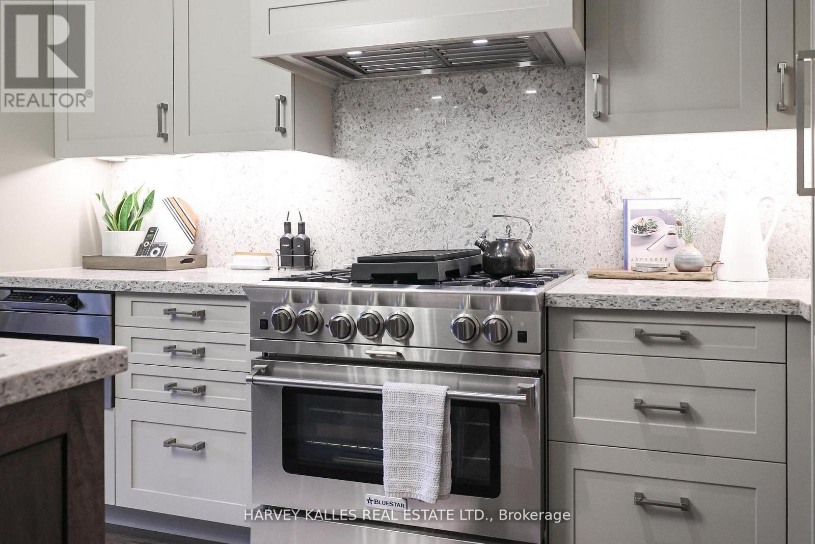 2638A BAYVIEW AVENUE