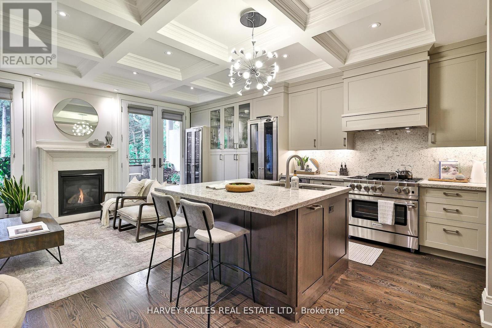 2638A BAYVIEW AVENUE