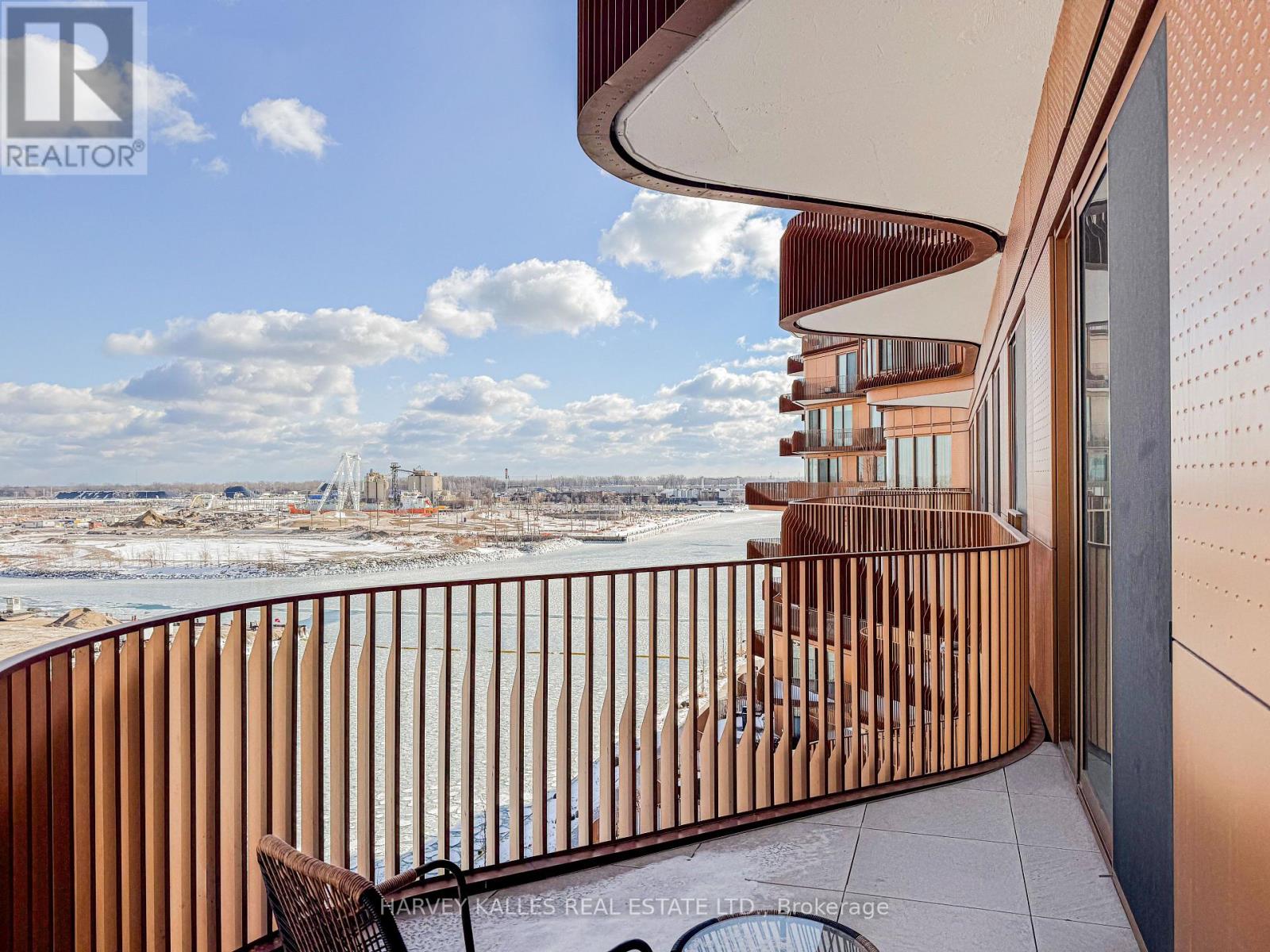 701 - 155 MERCHANT'S WHARF AVENUE