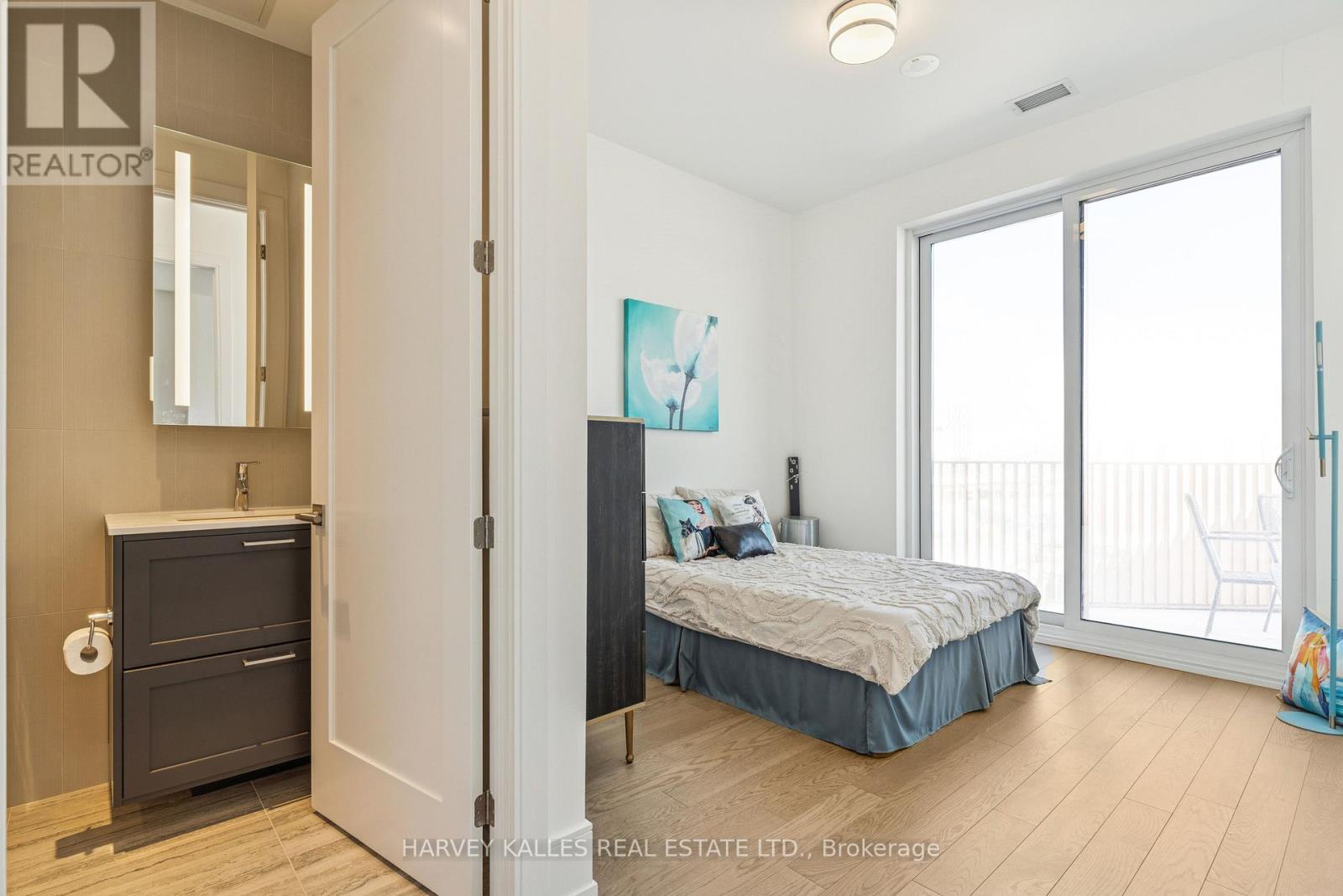 701 - 155 MERCHANT'S WHARF AVENUE