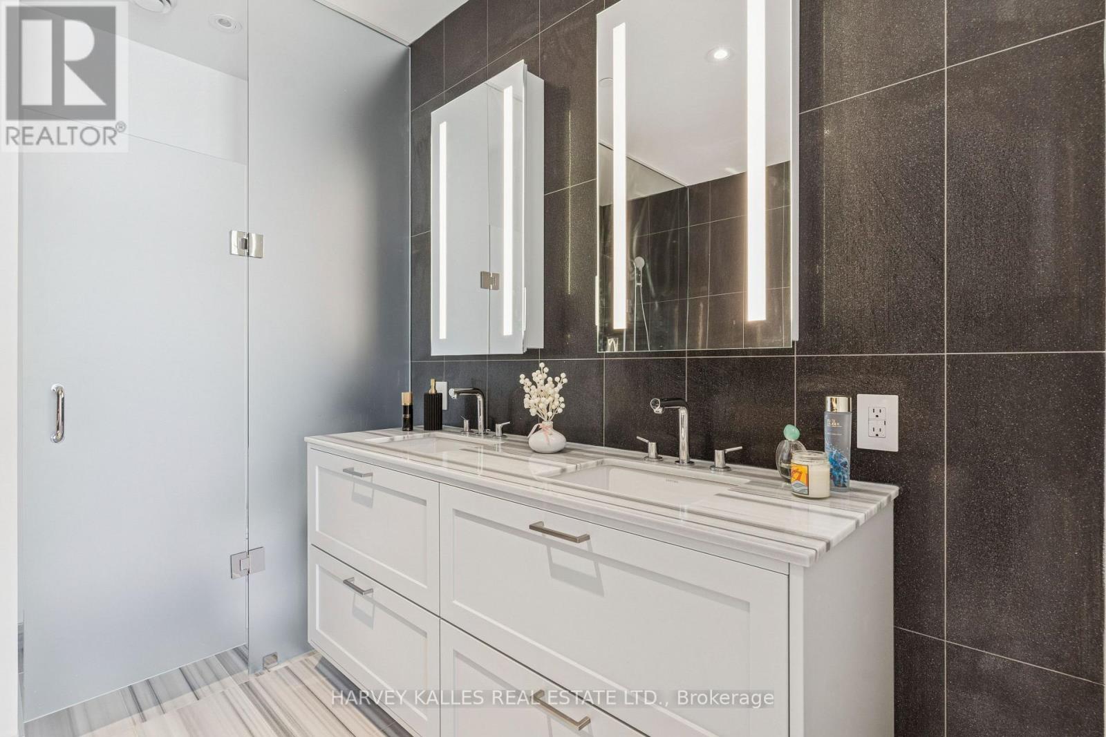 701 - 155 MERCHANT'S WHARF AVENUE