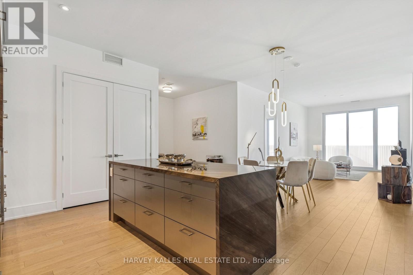 701 - 155 MERCHANT'S WHARF AVENUE