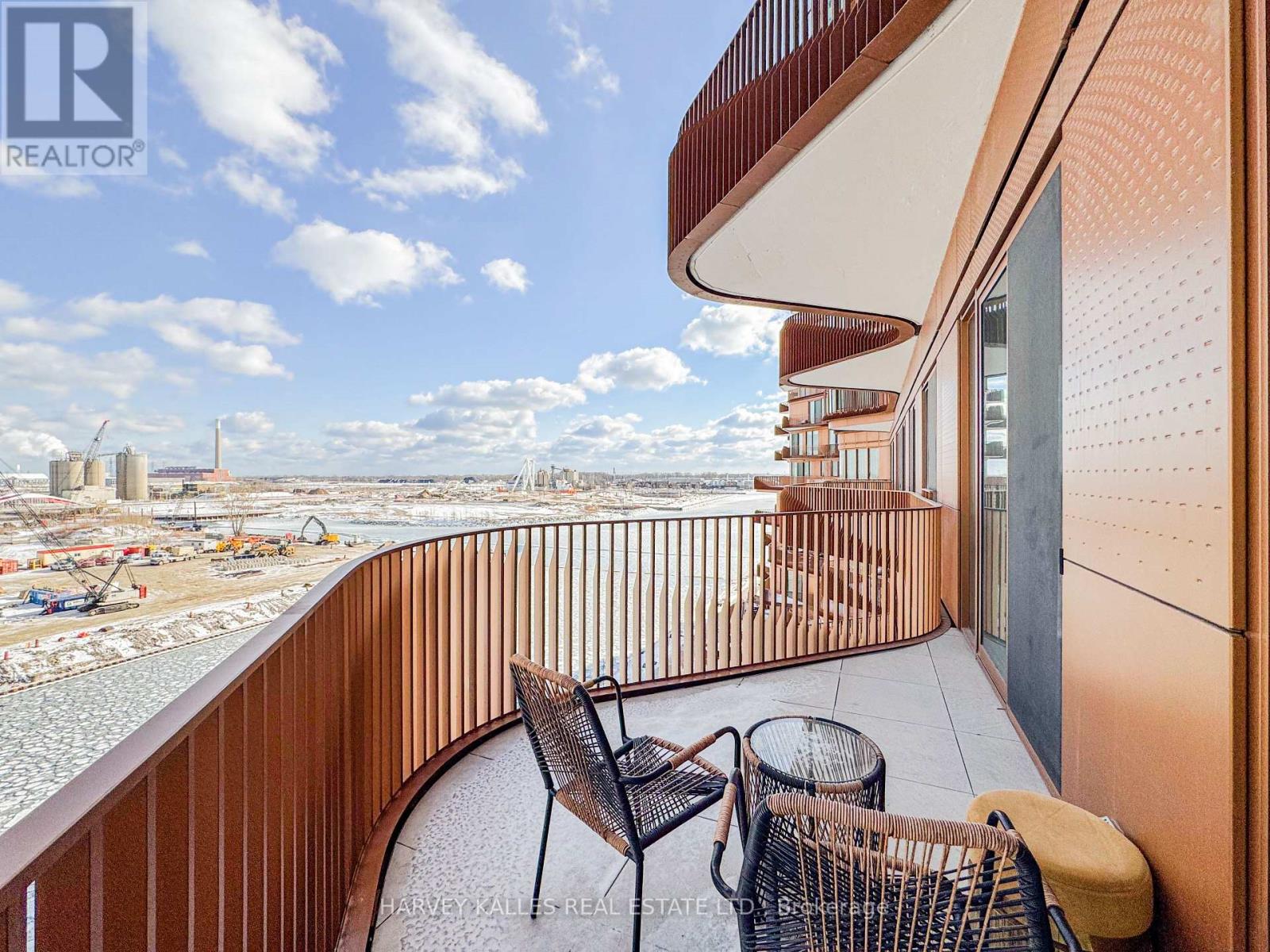 701 - 155 MERCHANT'S WHARF AVENUE