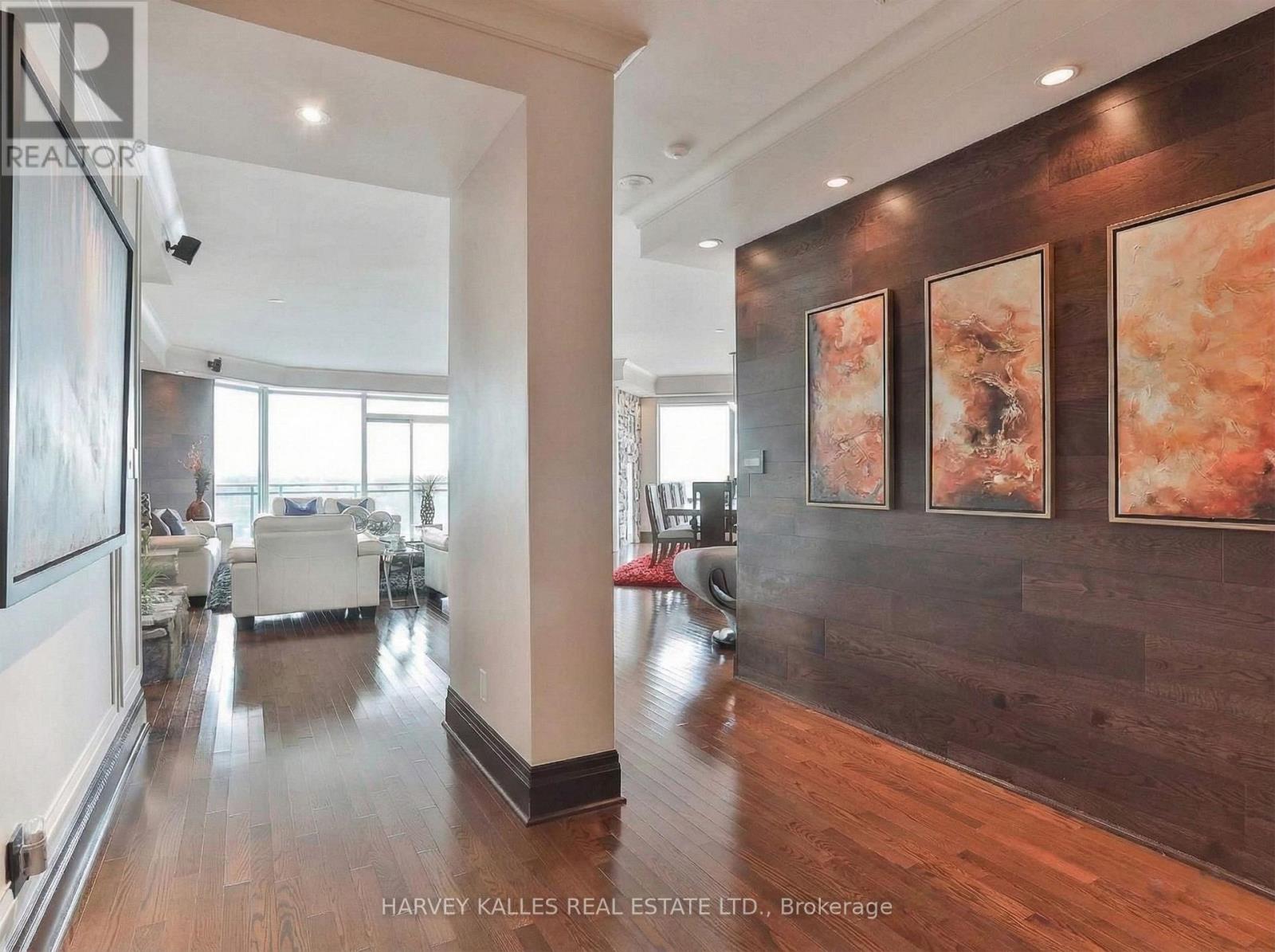 2701 - 300 BLOOR STREET E