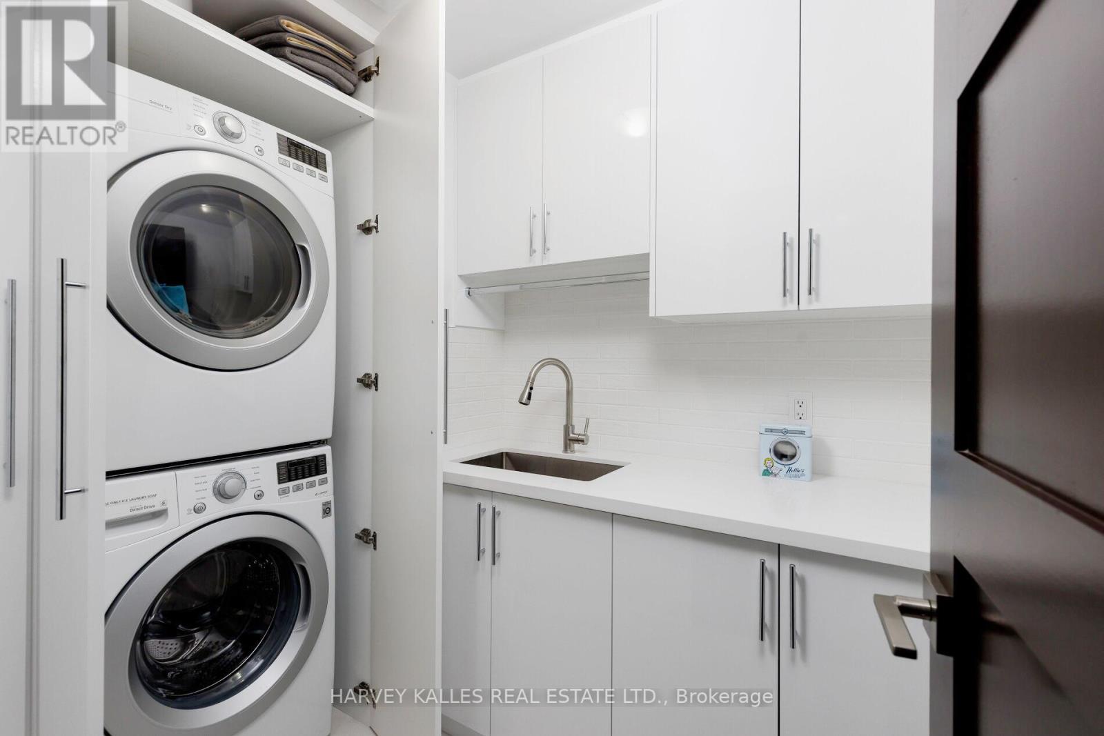 2701 - 300 BLOOR STREET E