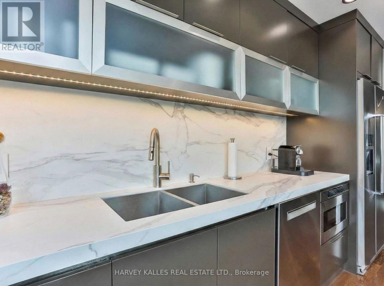 2701 - 300 BLOOR STREET E