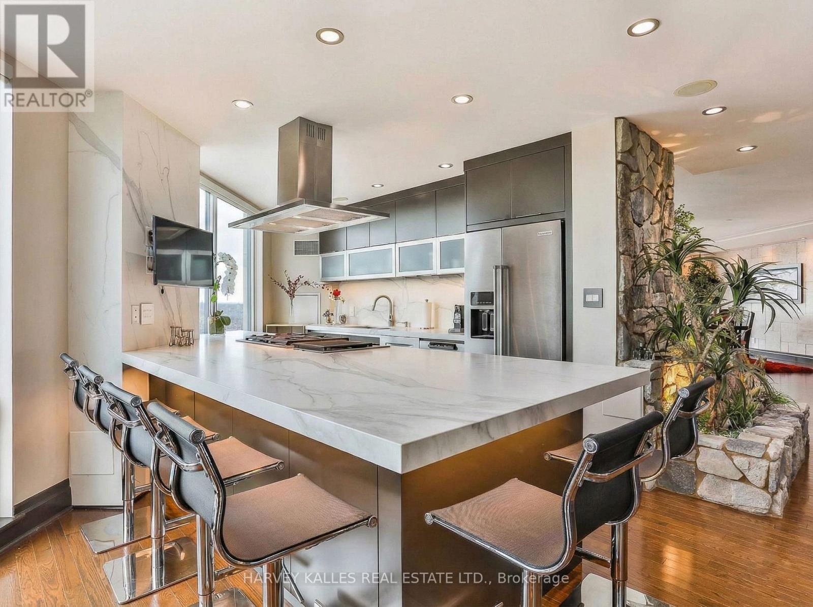 2701 - 300 BLOOR STREET E