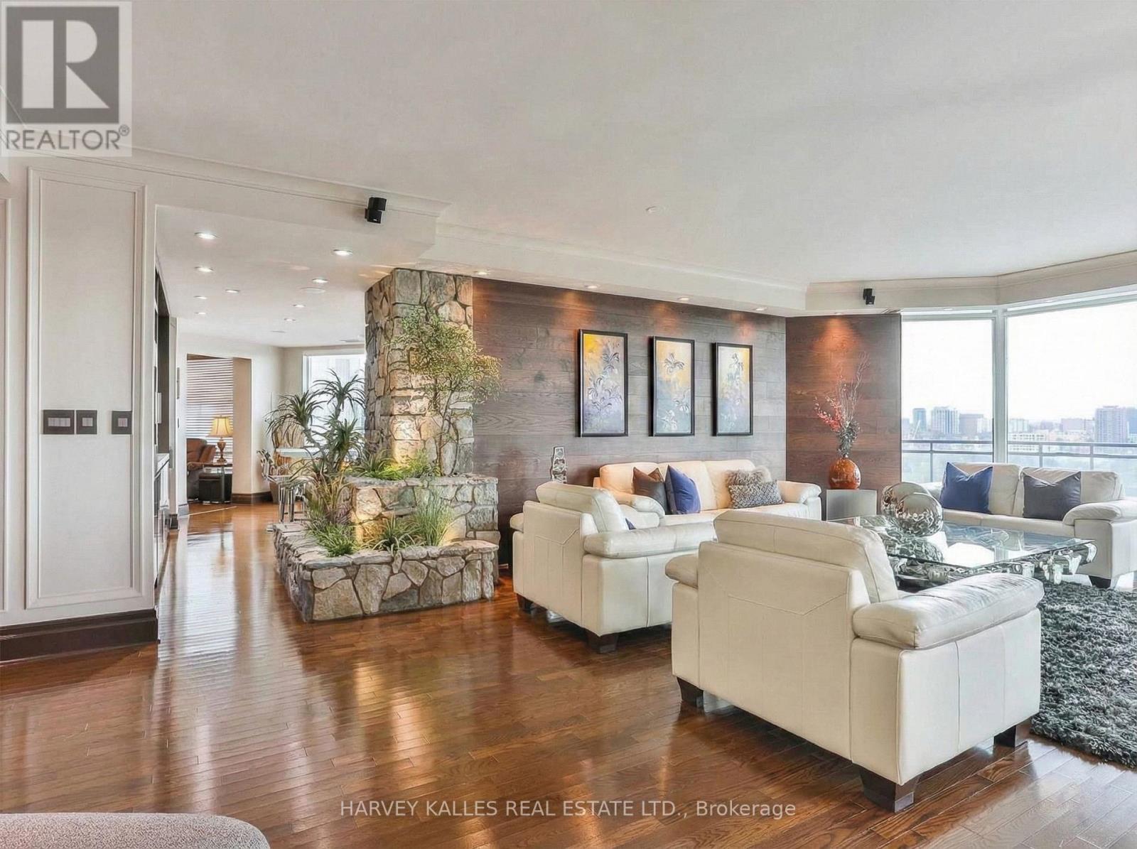 2701 - 300 BLOOR STREET E