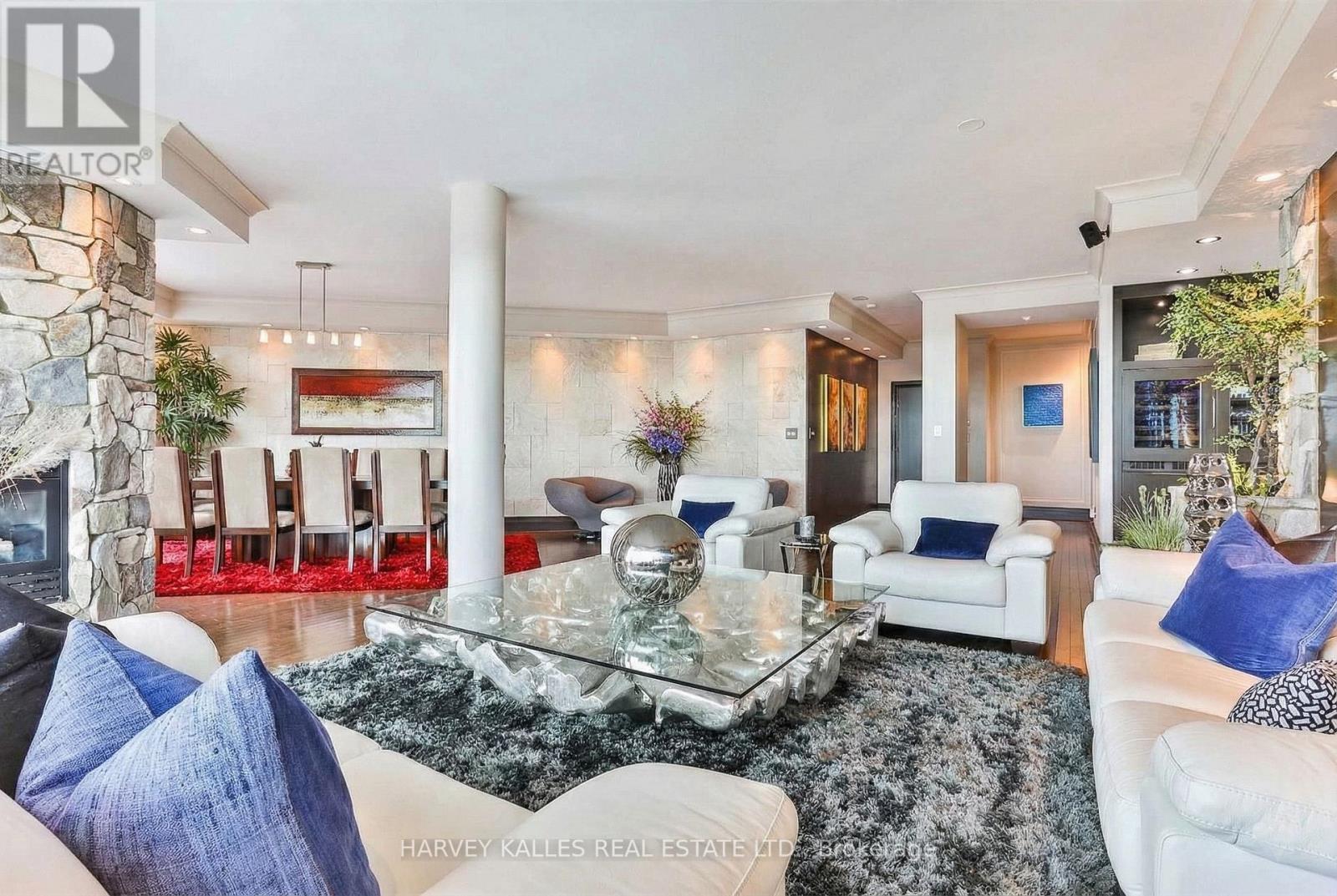 2701 - 300 BLOOR STREET E