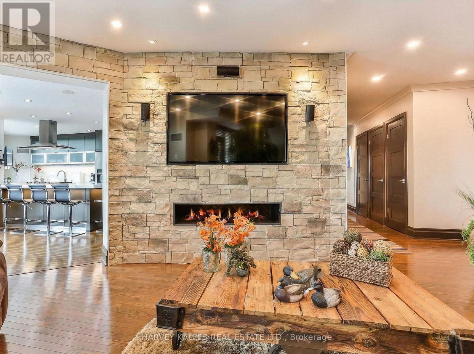 2701 - 300 BLOOR STREET E