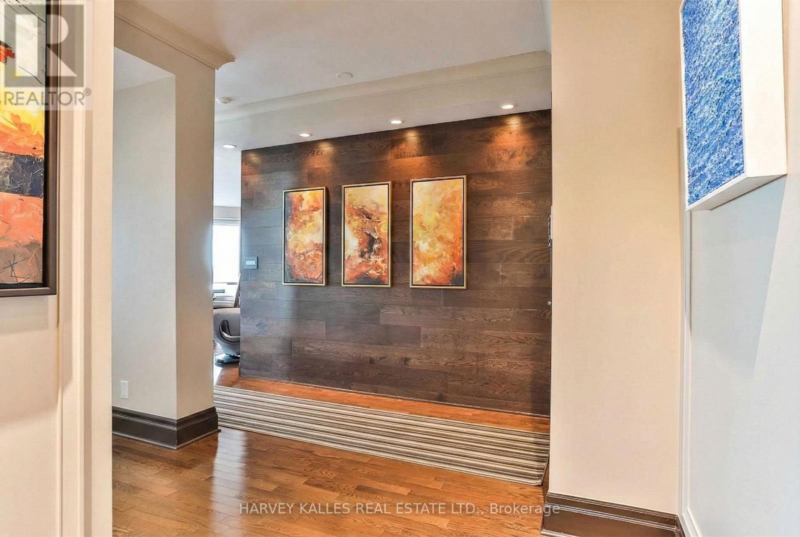 2701 - 300 BLOOR STREET E