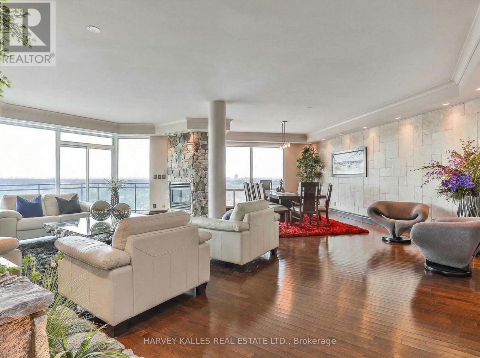 2701 - 300 BLOOR STREET E