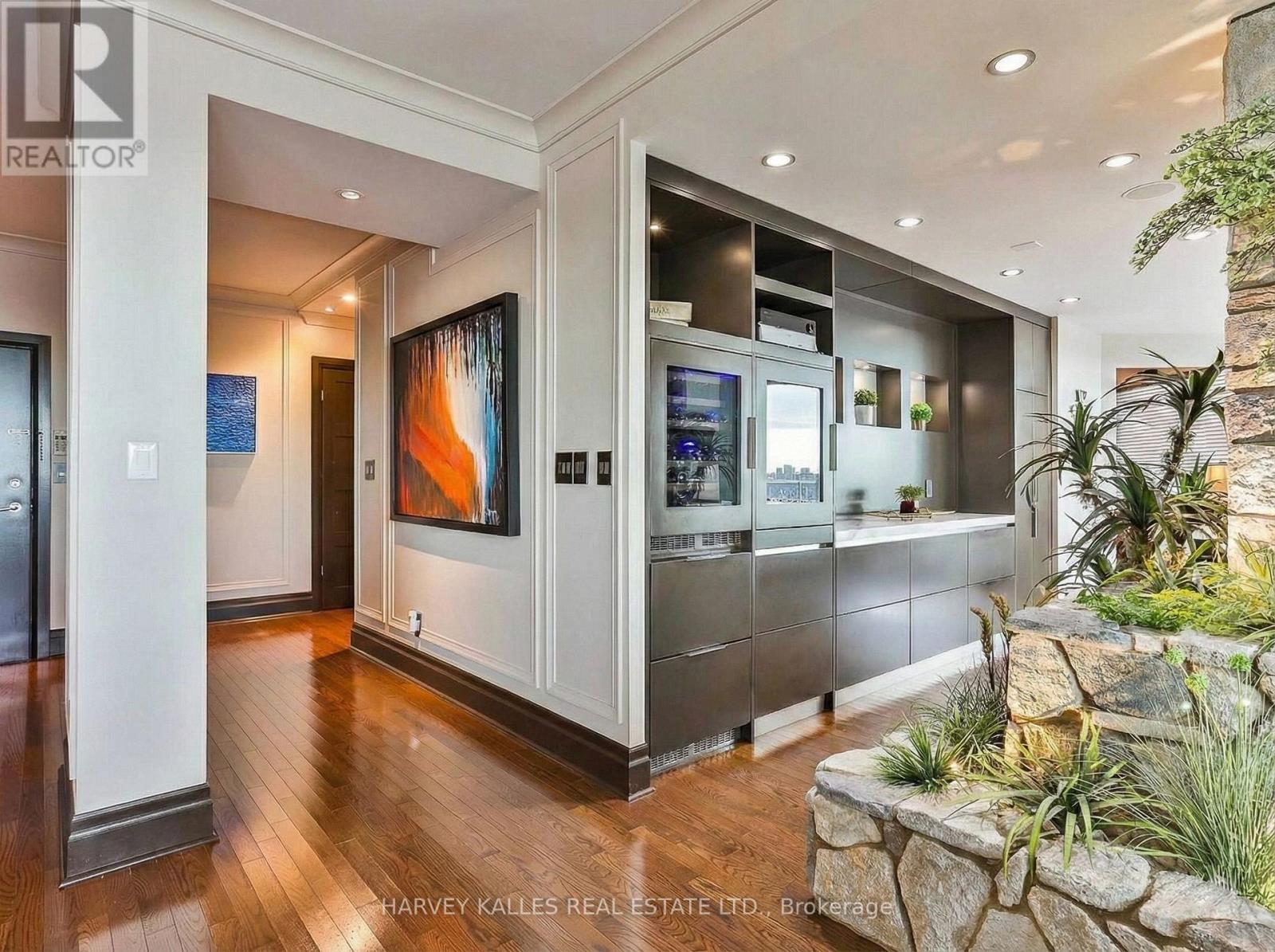 2701 - 300 BLOOR STREET E