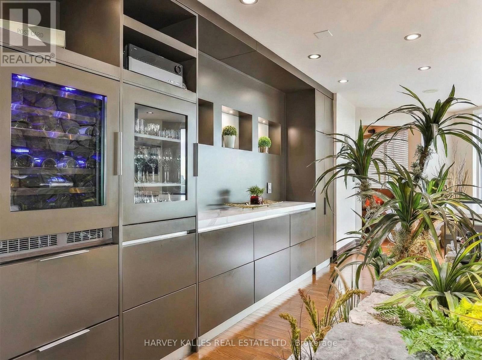 2701 - 300 BLOOR STREET E