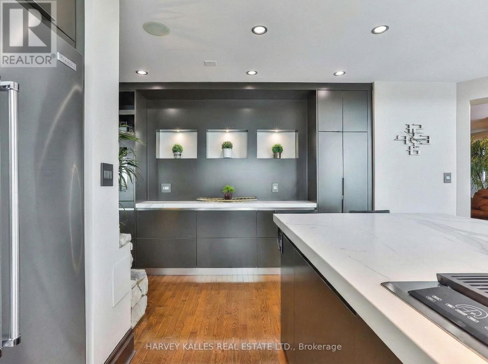 2701 - 300 BLOOR STREET E