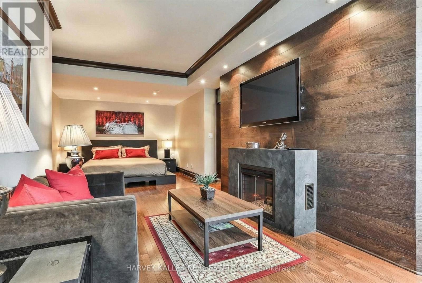 2701 - 300 BLOOR STREET E