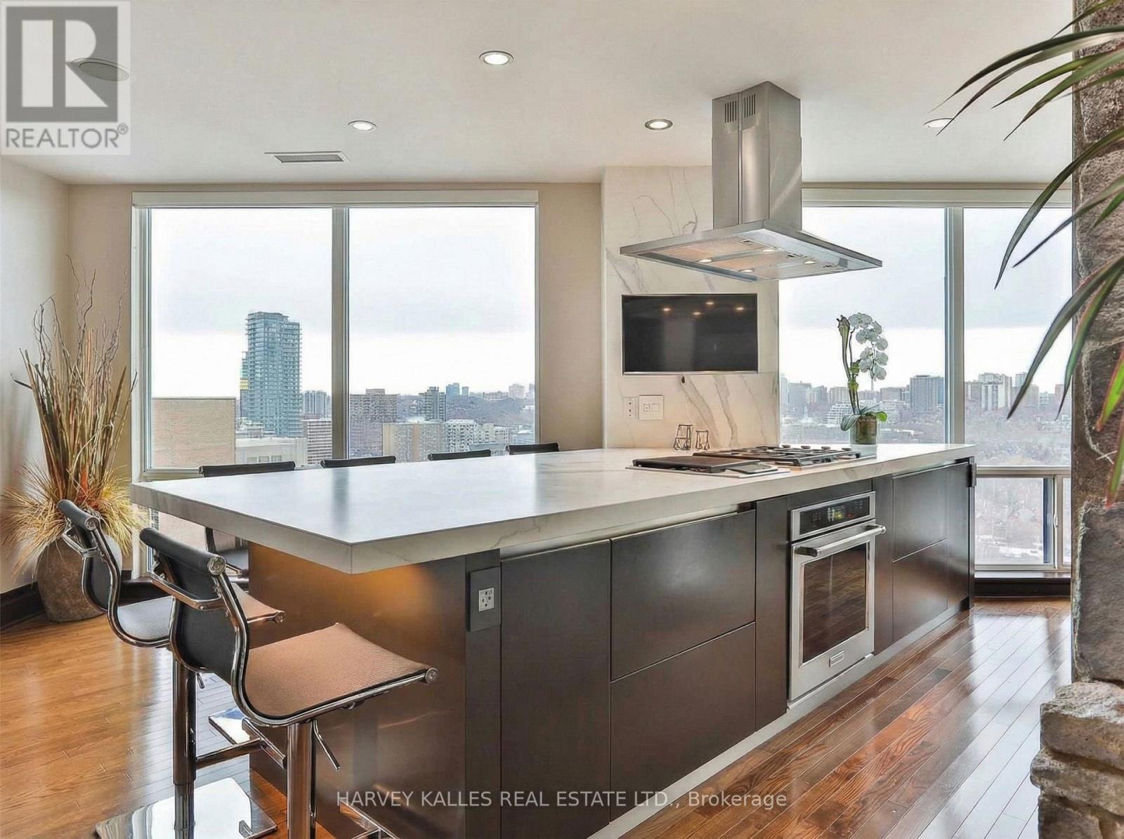 2701 - 300 BLOOR STREET E