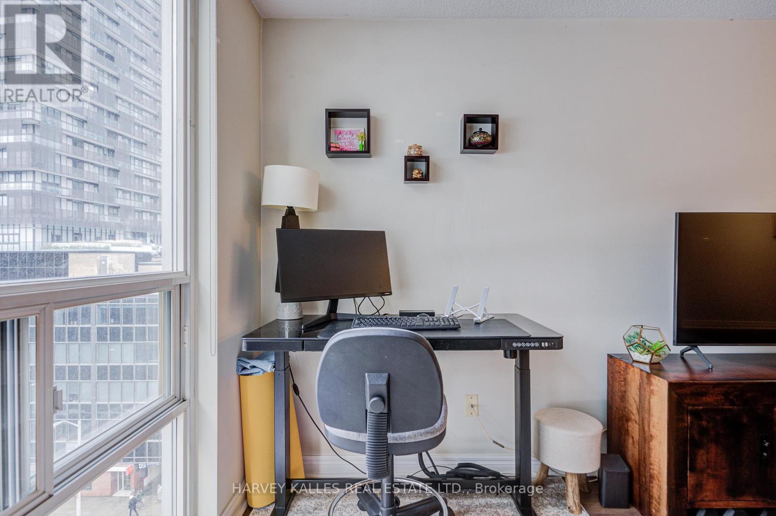 902 - 43 EGLINTON AVENUE