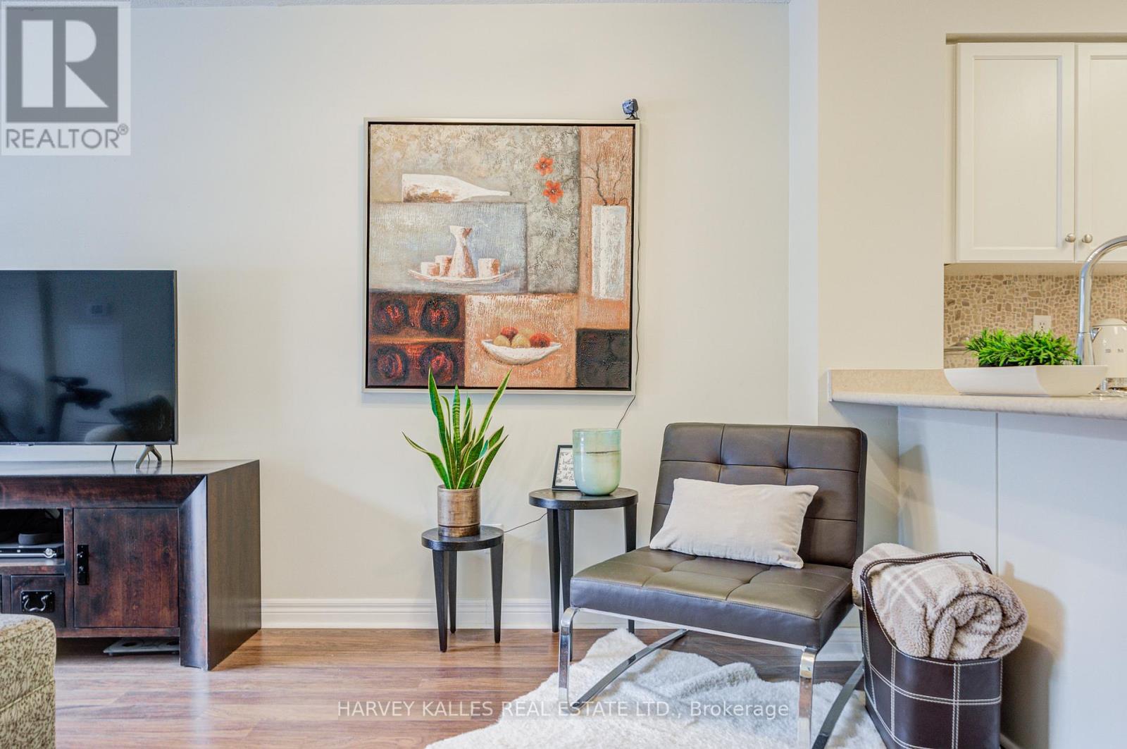 902 - 43 EGLINTON AVENUE