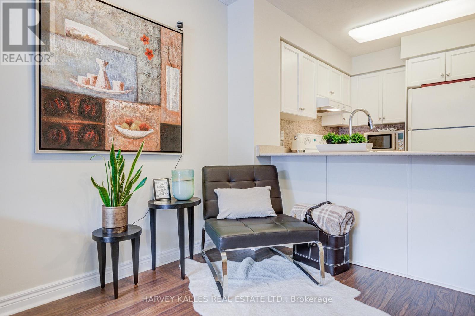 902 - 43 EGLINTON AVENUE