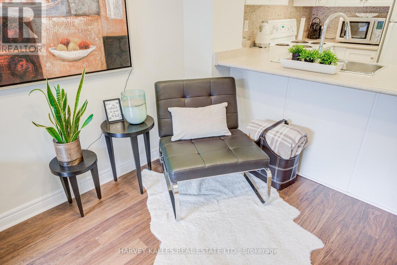 902 - 43 EGLINTON AVENUE