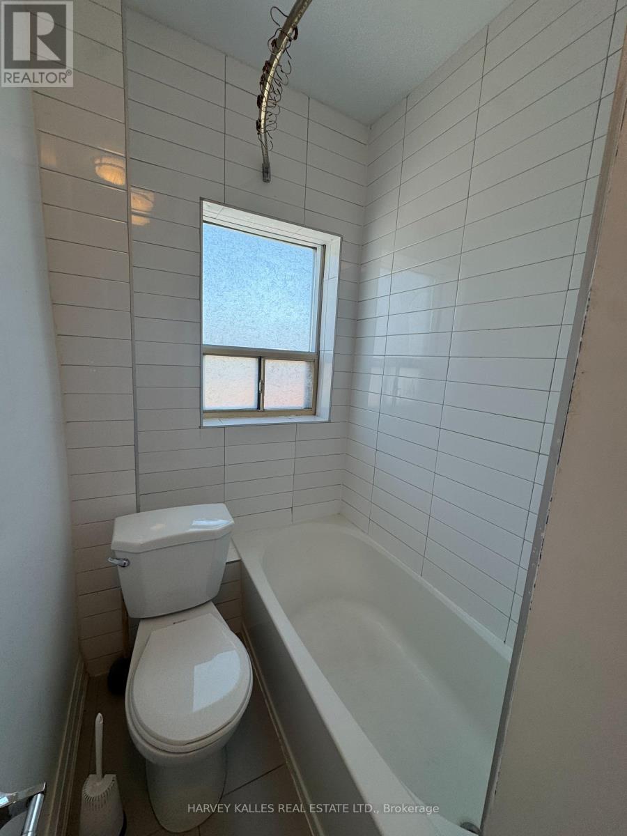 6 - 98 NORTHCLIFFE BOULEVARD