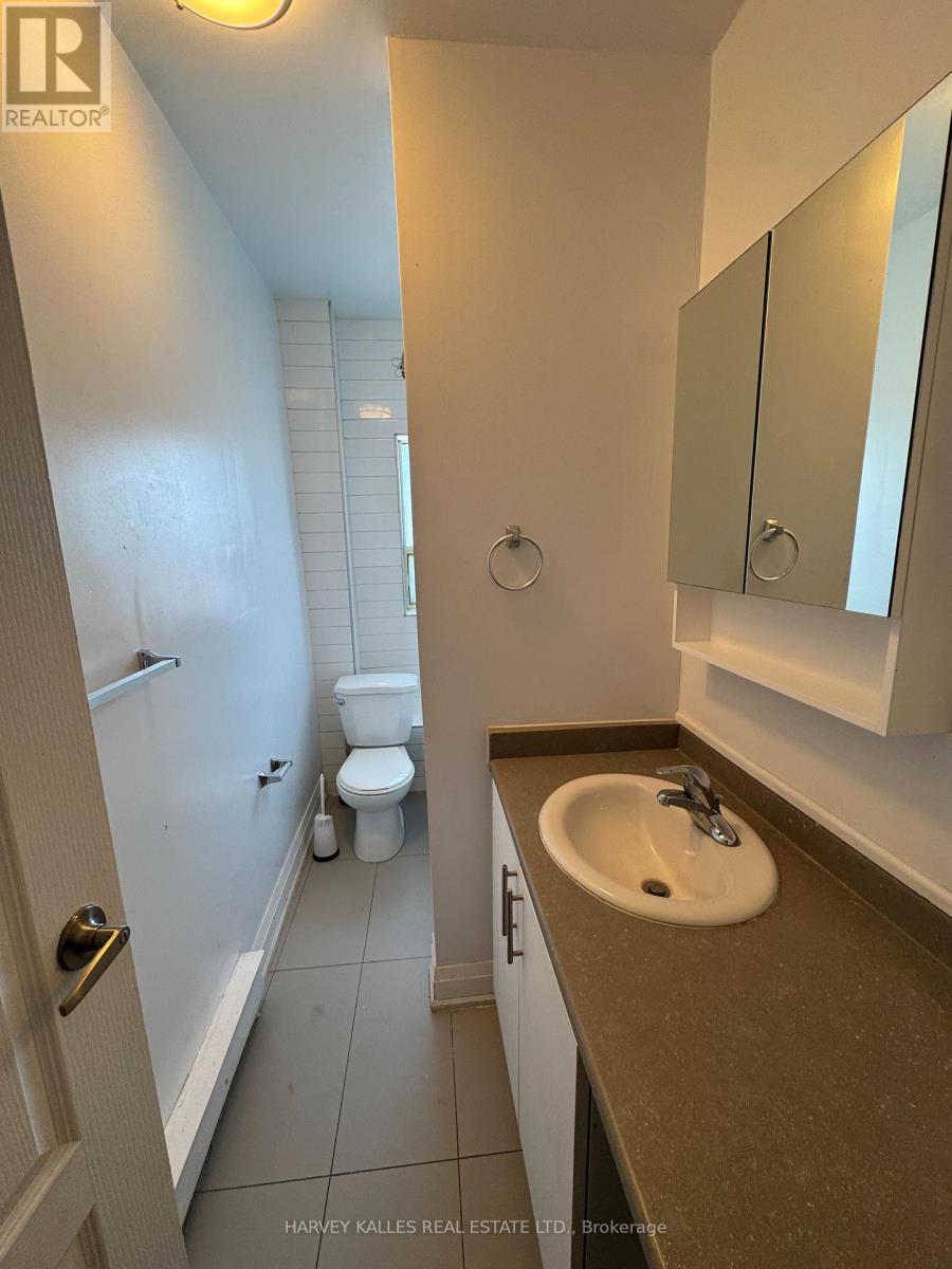 6 - 98 NORTHCLIFFE BOULEVARD