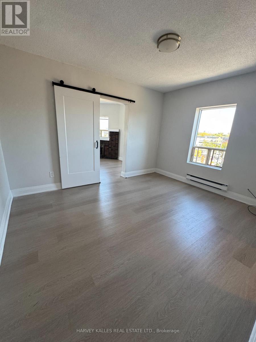 6 - 98 NORTHCLIFFE BOULEVARD