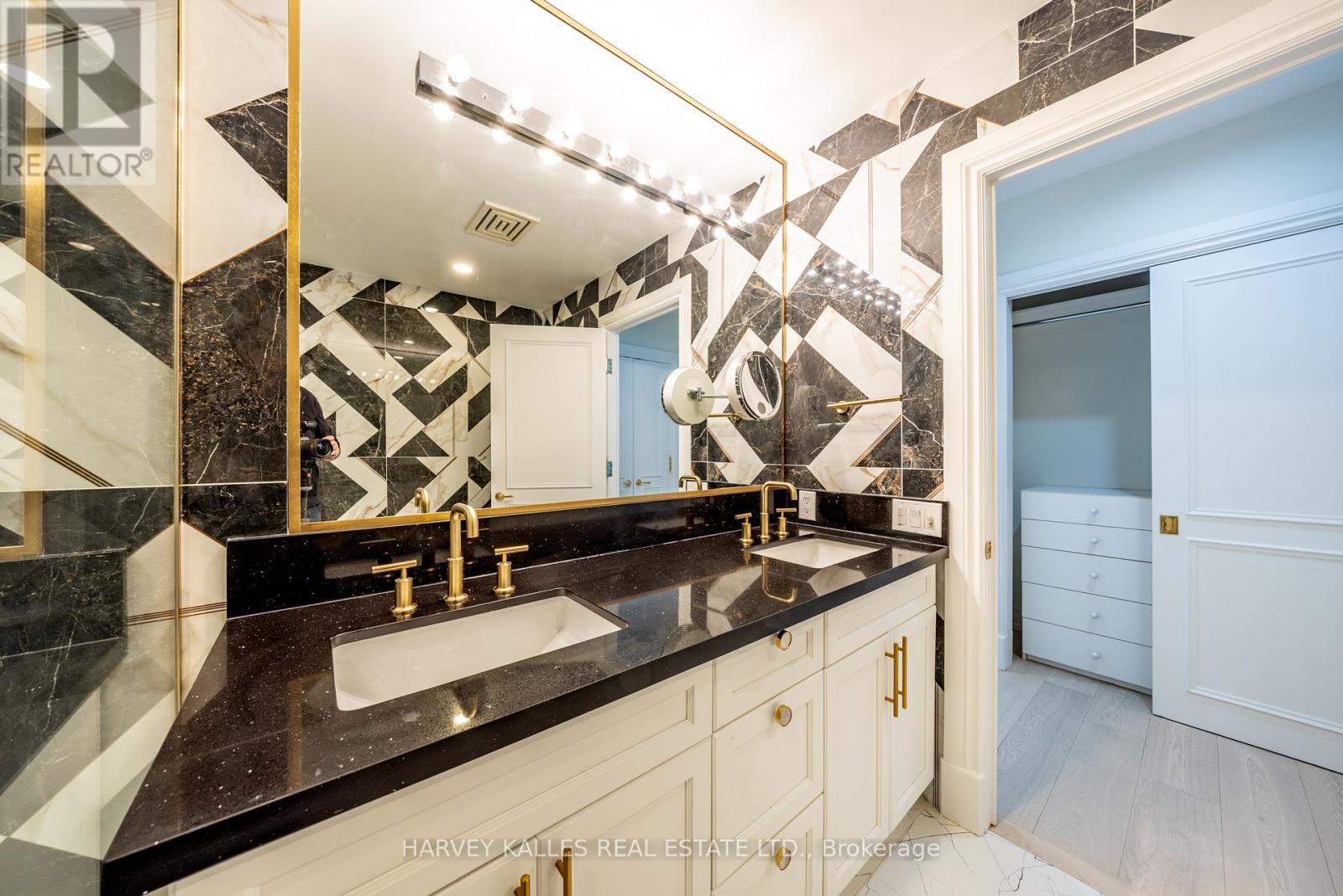 #5B - 2 CHEDINGTON PLACE