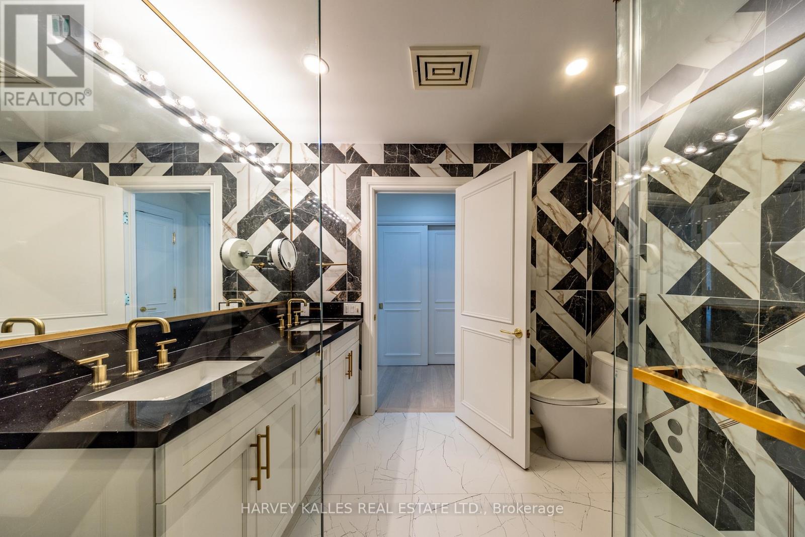 #5B - 2 CHEDINGTON PLACE