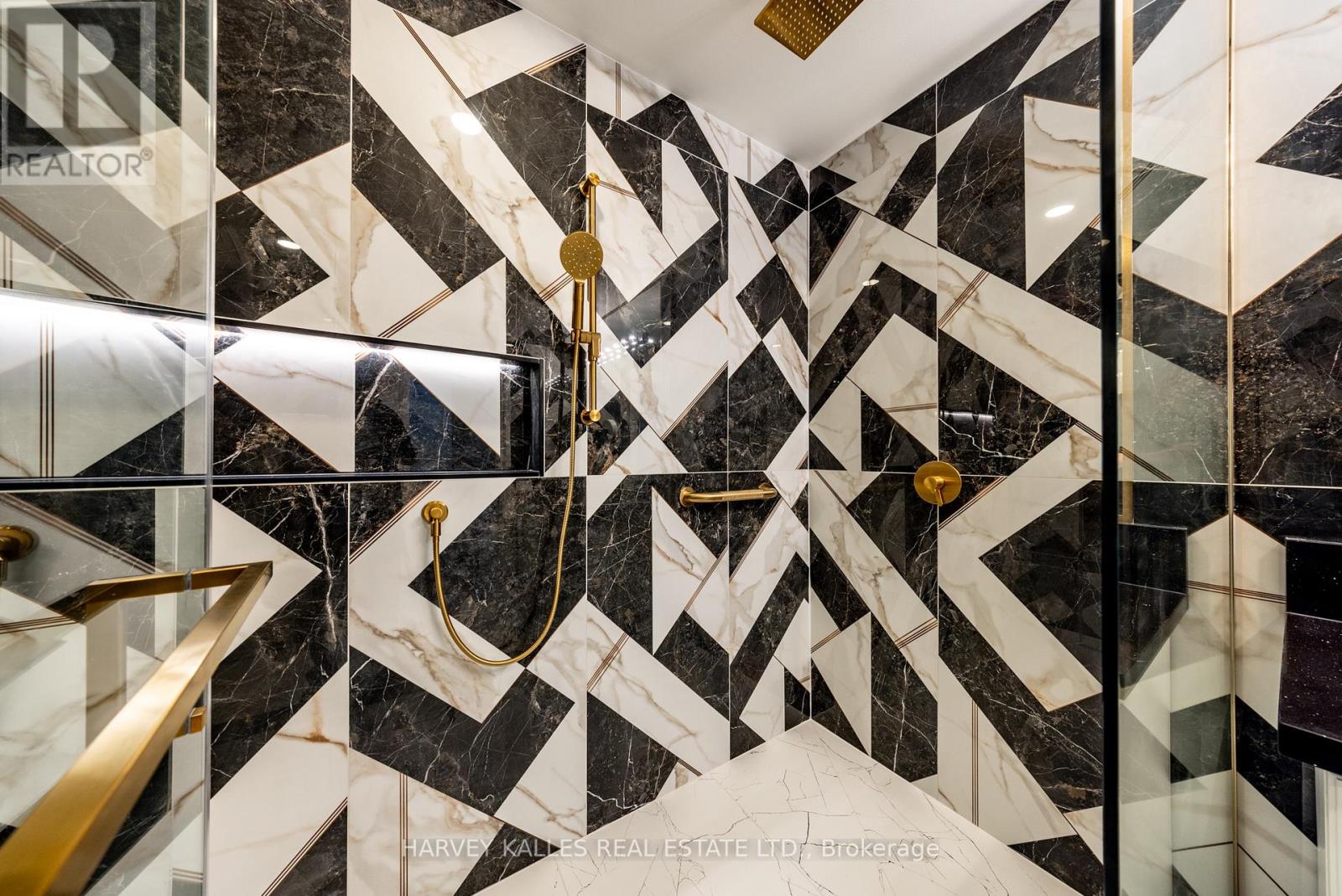 #5B - 2 CHEDINGTON PLACE