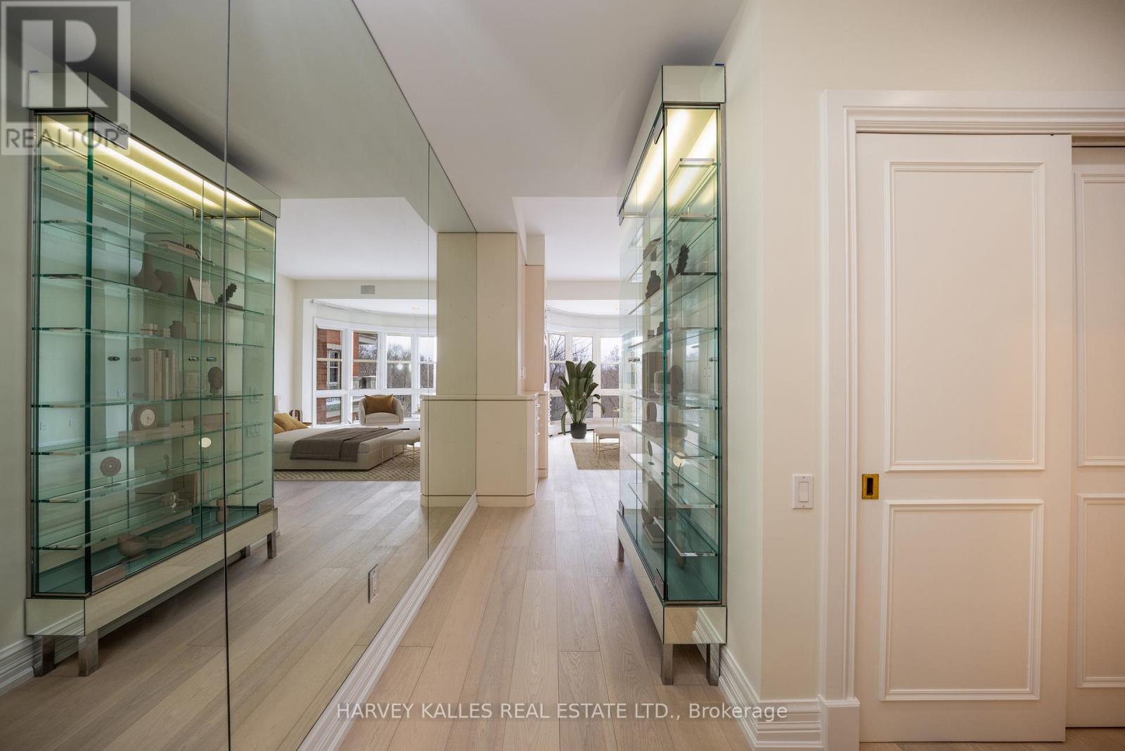 #5B - 2 CHEDINGTON PLACE