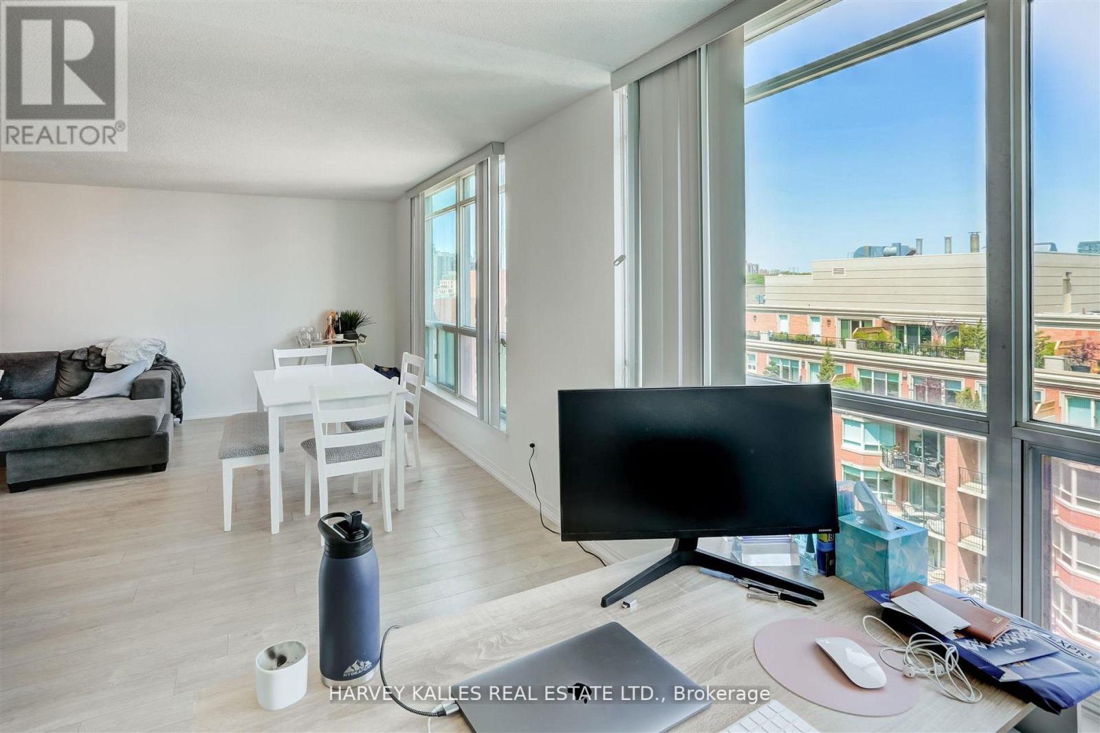 1018 - 942 YONGE STREET