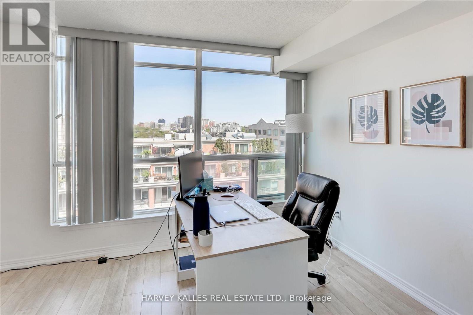 1018 - 942 YONGE STREET