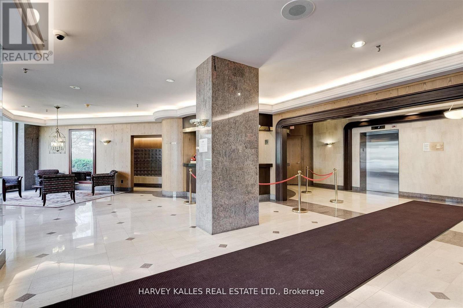 1018 - 942 YONGE STREET