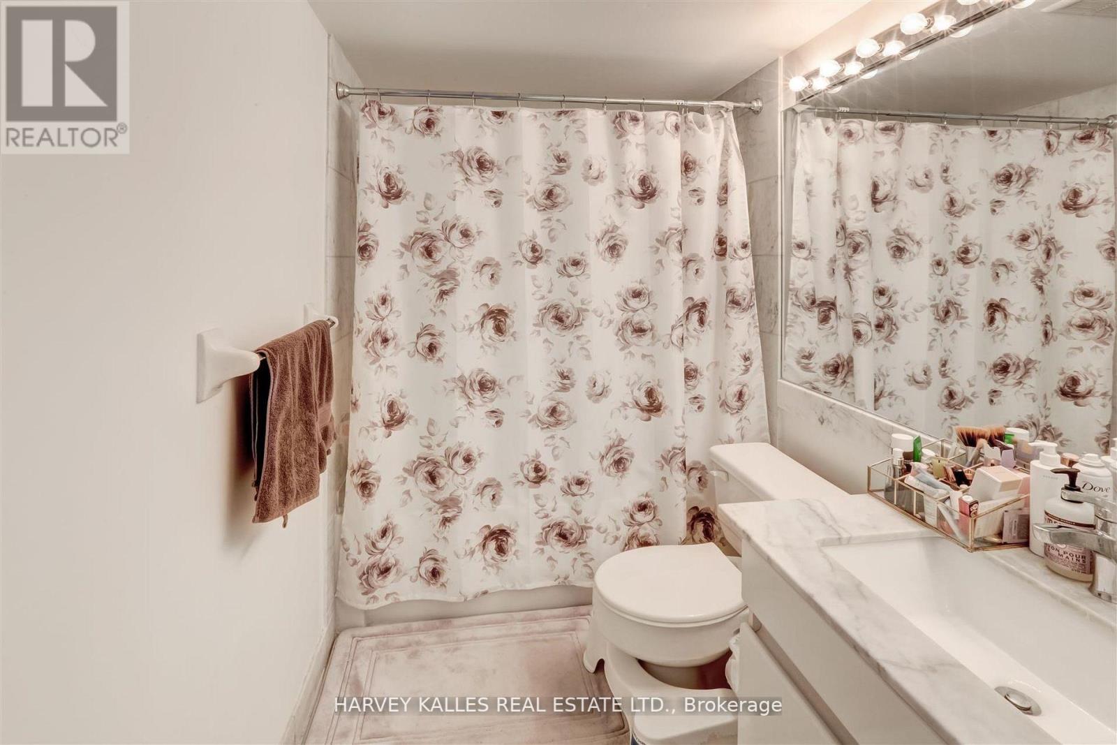 1018 - 942 YONGE STREET