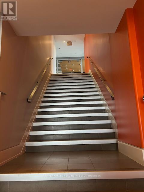 200 - 109 VANDERHOOF AVENUE