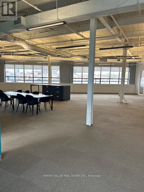 200 - 109 VANDERHOOF AVENUE