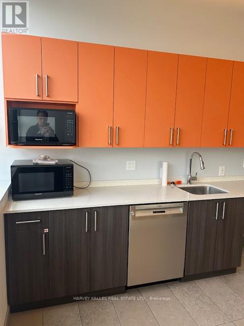 200 - 109 VANDERHOOF AVENUE