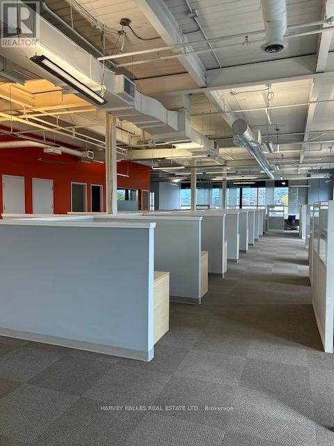 200 - 109 VANDERHOOF AVENUE