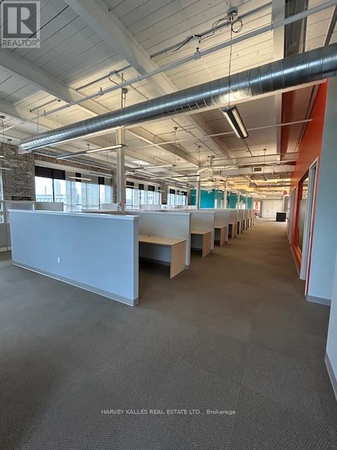 200 - 109 VANDERHOOF AVENUE