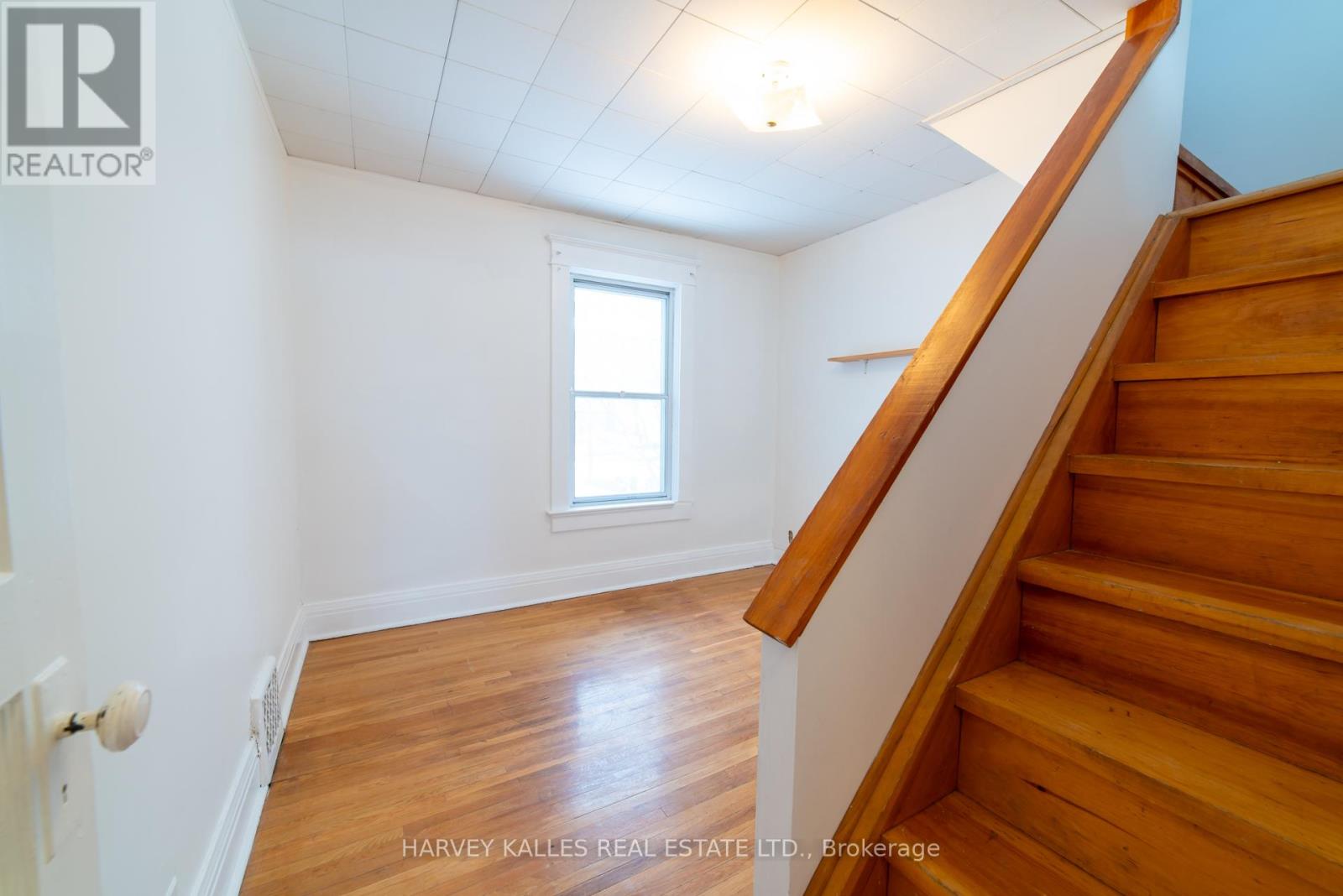 UPPER - 885 DAVENPORT ROAD