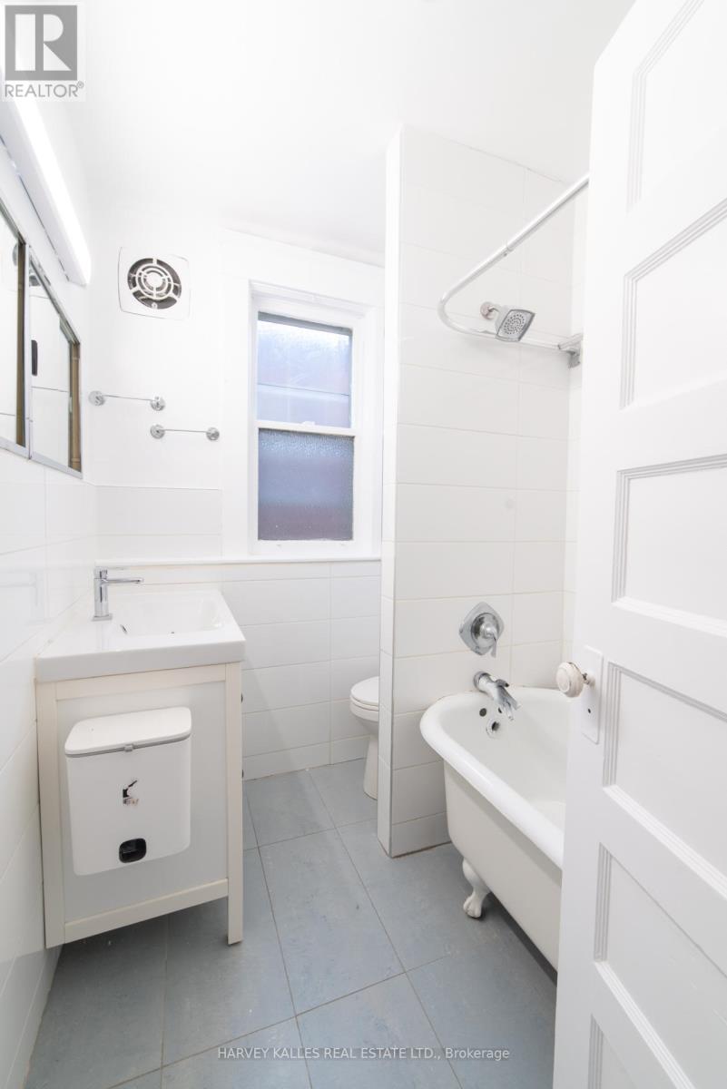 UPPER - 885 DAVENPORT ROAD