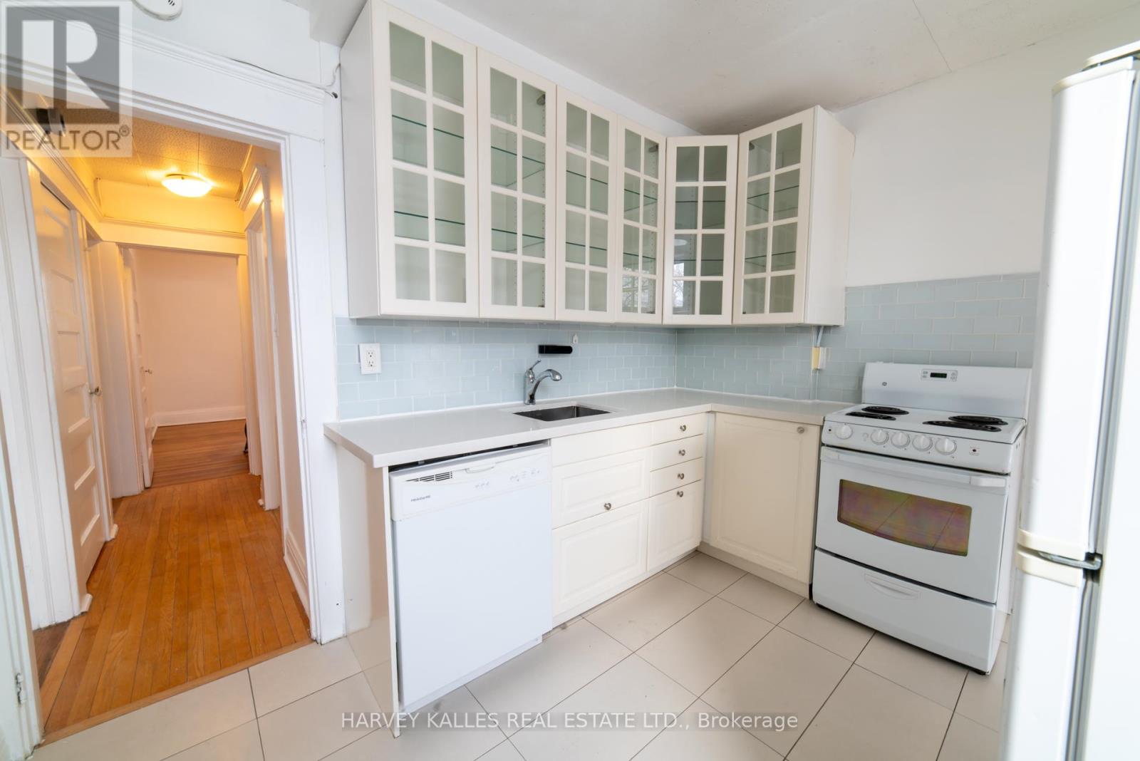 UPPER - 885 DAVENPORT ROAD