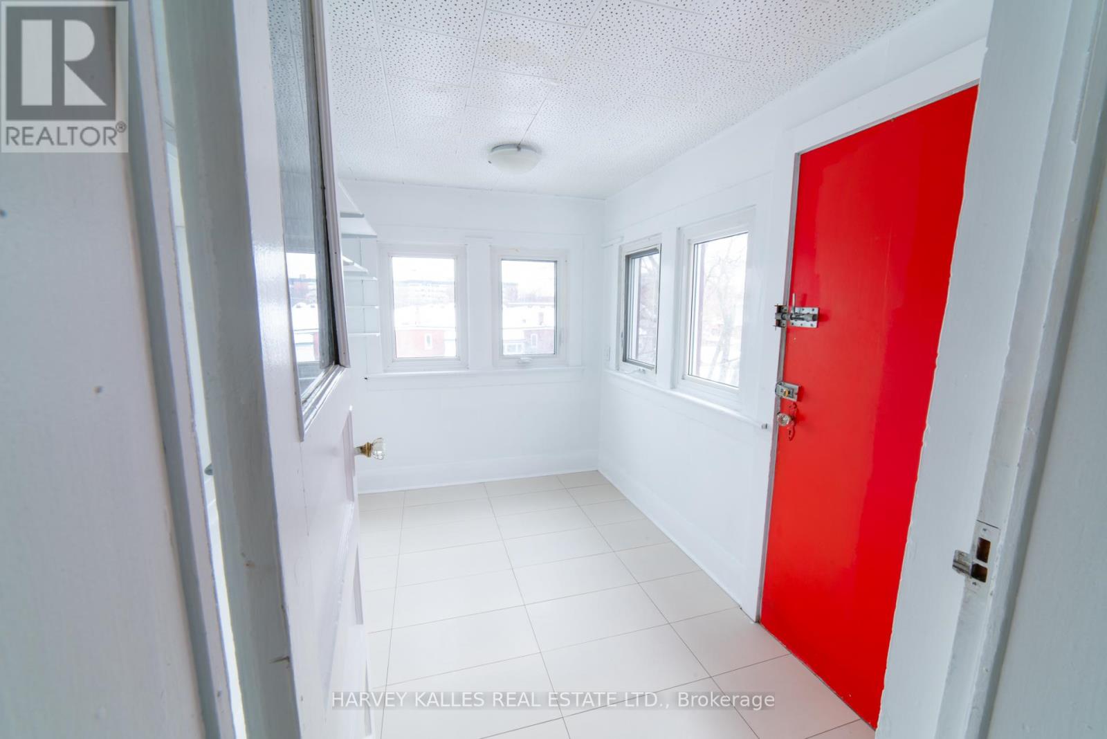 UPPER - 885 DAVENPORT ROAD